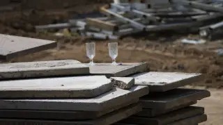 لنشرب نخب الجرانيت. كيف تسير إعادة بناء 