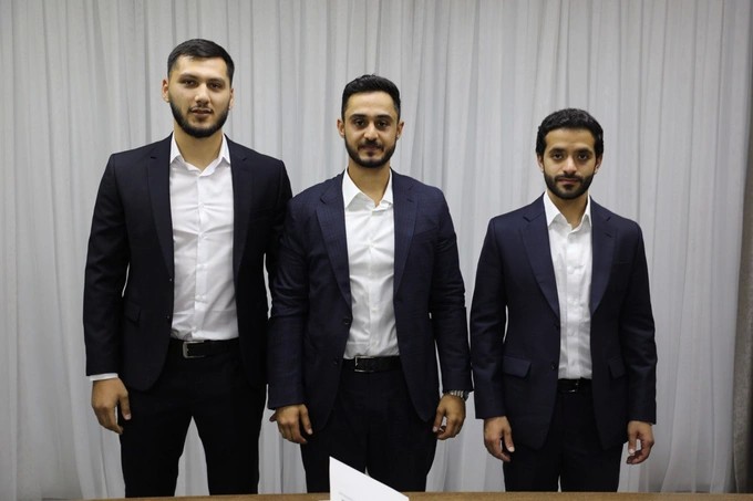 تتألق طاقة الرياح والطاقة الشمسية، إعلان