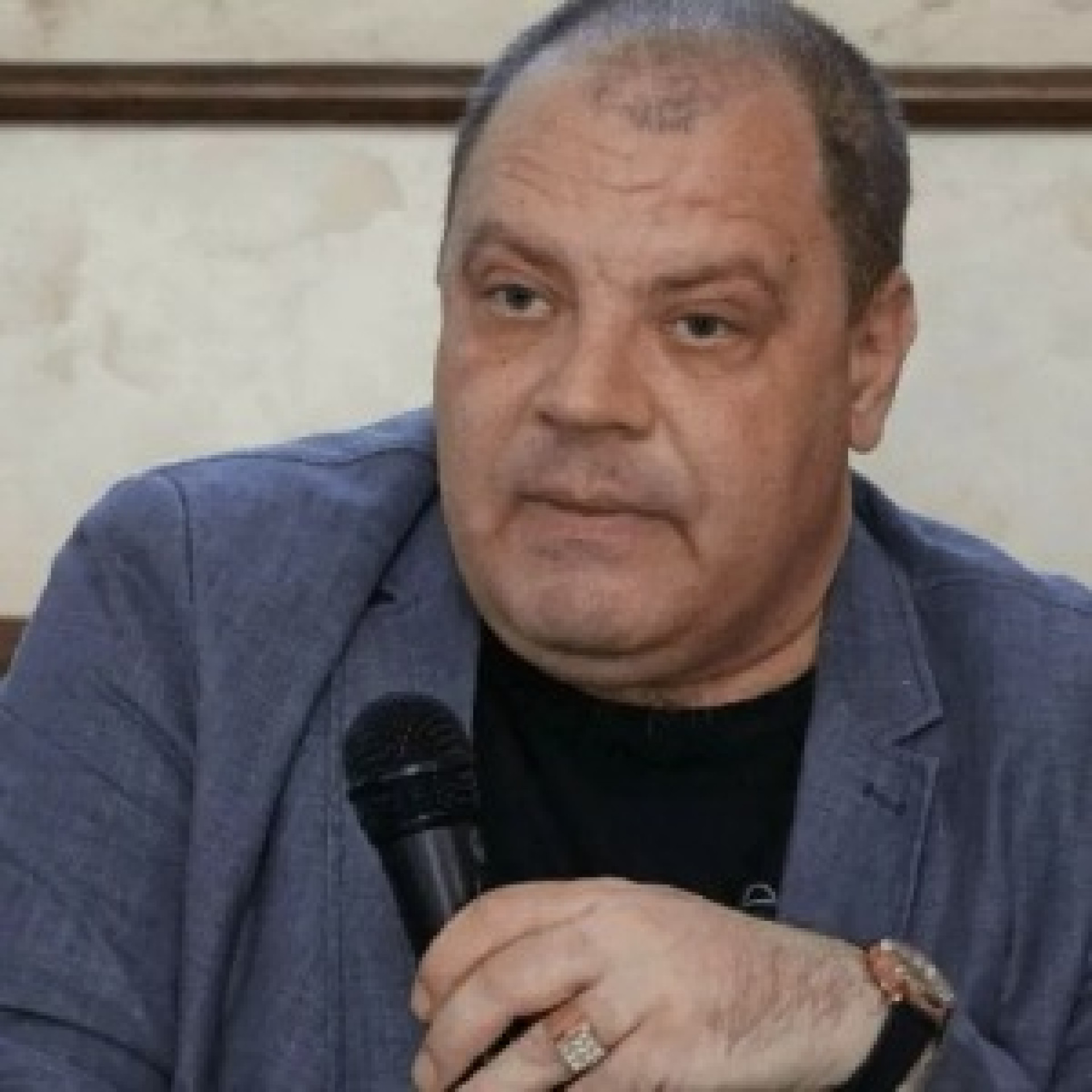 يتاتا مع الزبائن