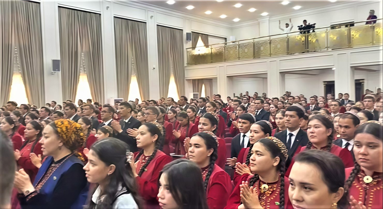 23102025-اللغة-الأوزبكية-عيد-أشهباد (2).jpg