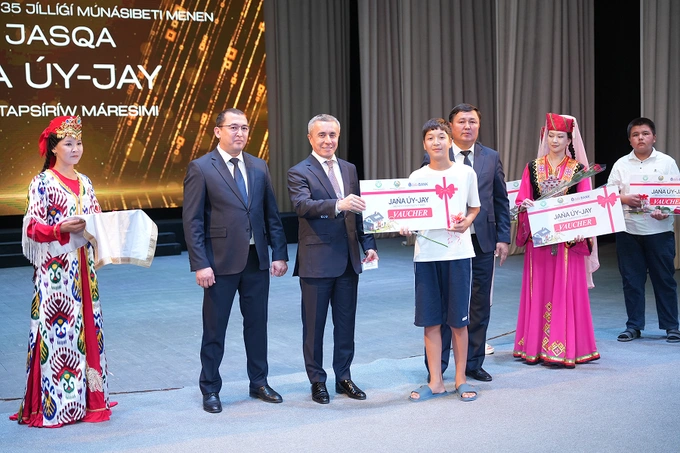 101 أسرة شابة في أوزباكستان تتسلم منازل جديدة بدعم من «InfinBANK»